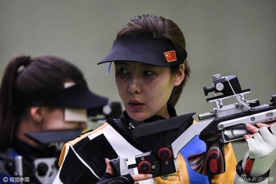 关于美国射击选手击破个人记录，获得银牌的信息