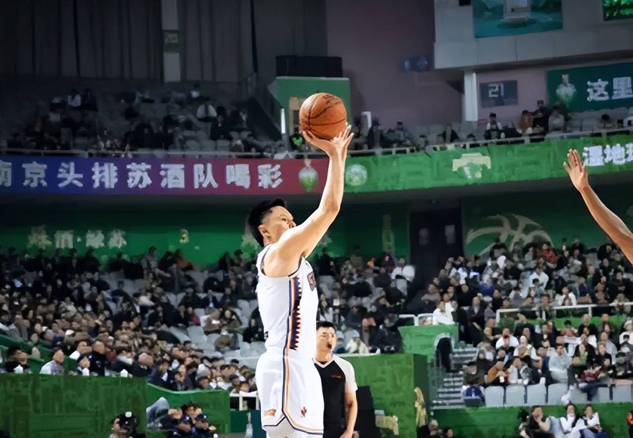 球员表现全方位，助球队赢取比赛胜利