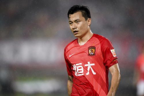 包含恒大连胜稳坐积分榜榜首，实力强劲的词条
