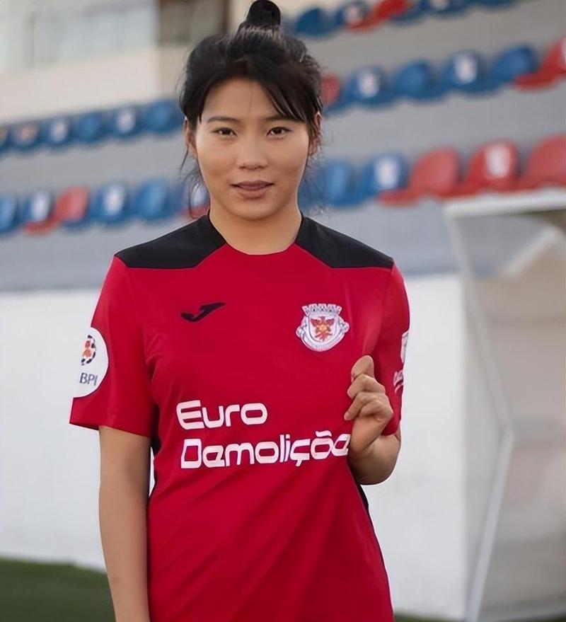 中国女足以实力征服赛场，向全世界展现风采