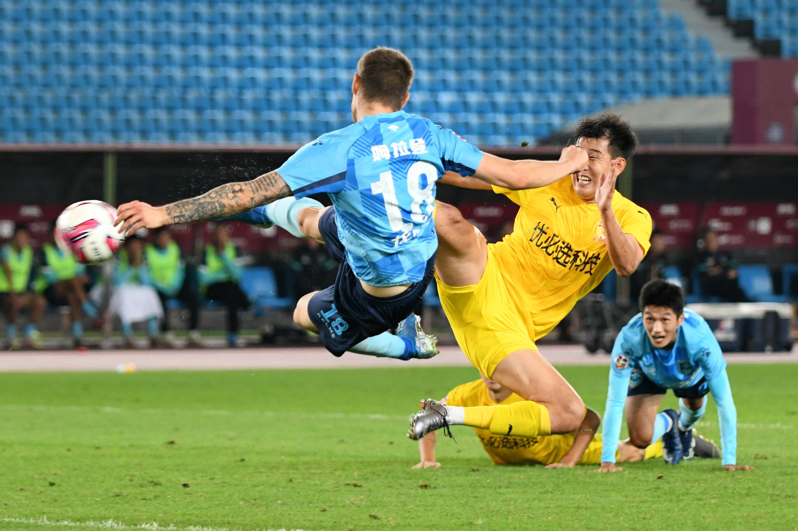 开云体育亚洲官网-热门足球比赛中球队士气高昂