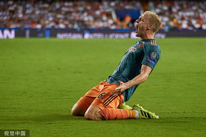 开云体育app-阿贾克斯不敌巴黎，荷兰风车遭遇停摆