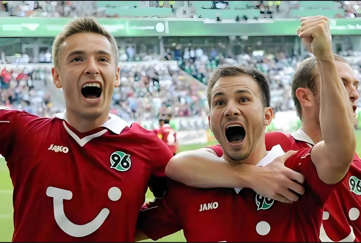 开云体育登录-关于沙尔克04主场惜败汉堡，欧联杯席位受挑战的信息