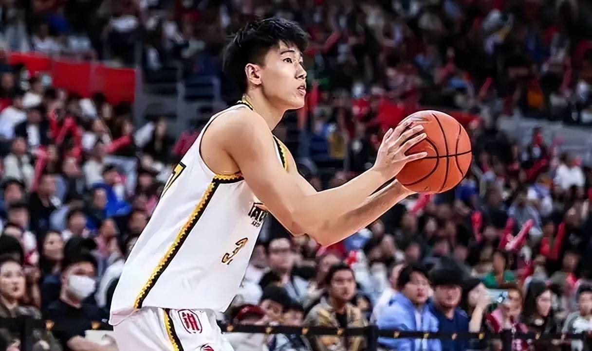 开云体育在线-中后卫表现稳定，成为球队中流砥柱的简单介绍