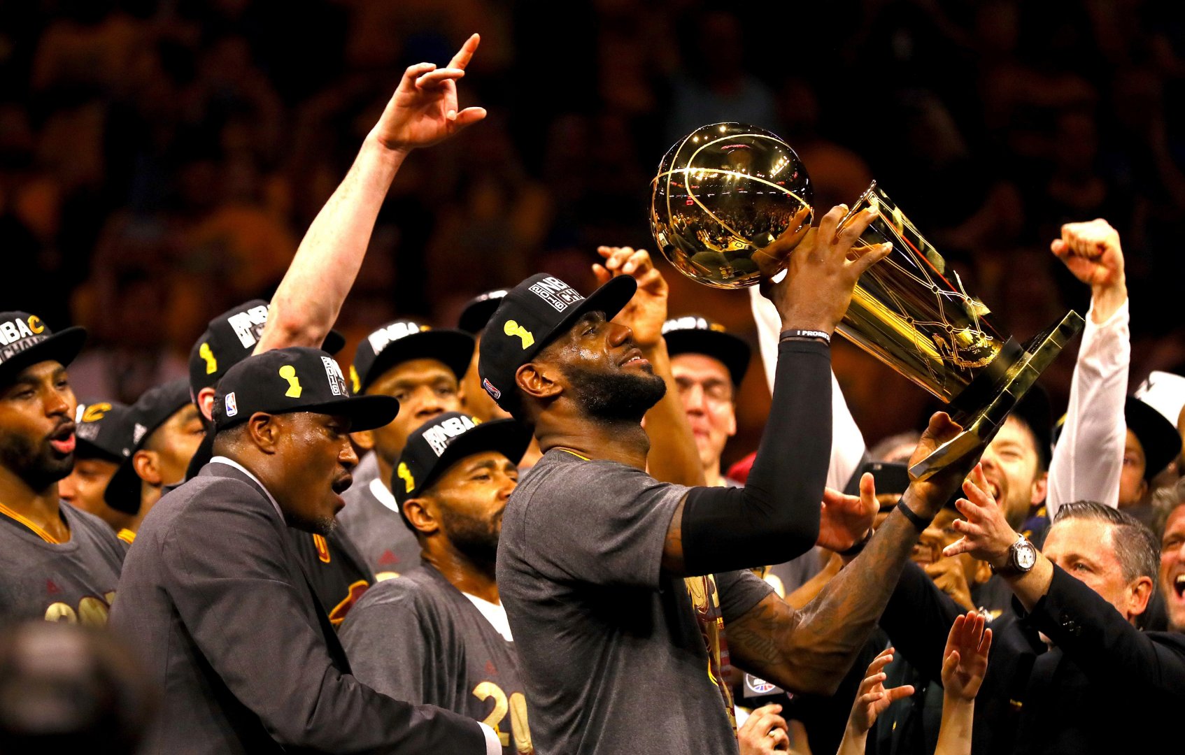 骑士豪取湖人，连胜两场