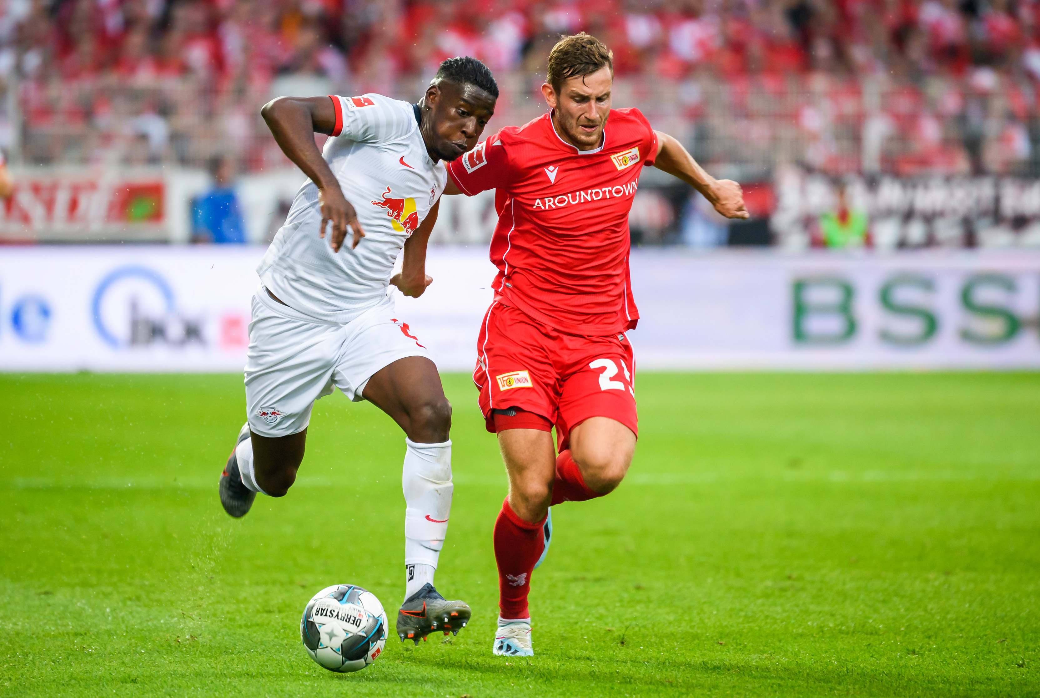 壮丽胜景：球员们在比赛中创造奇迹