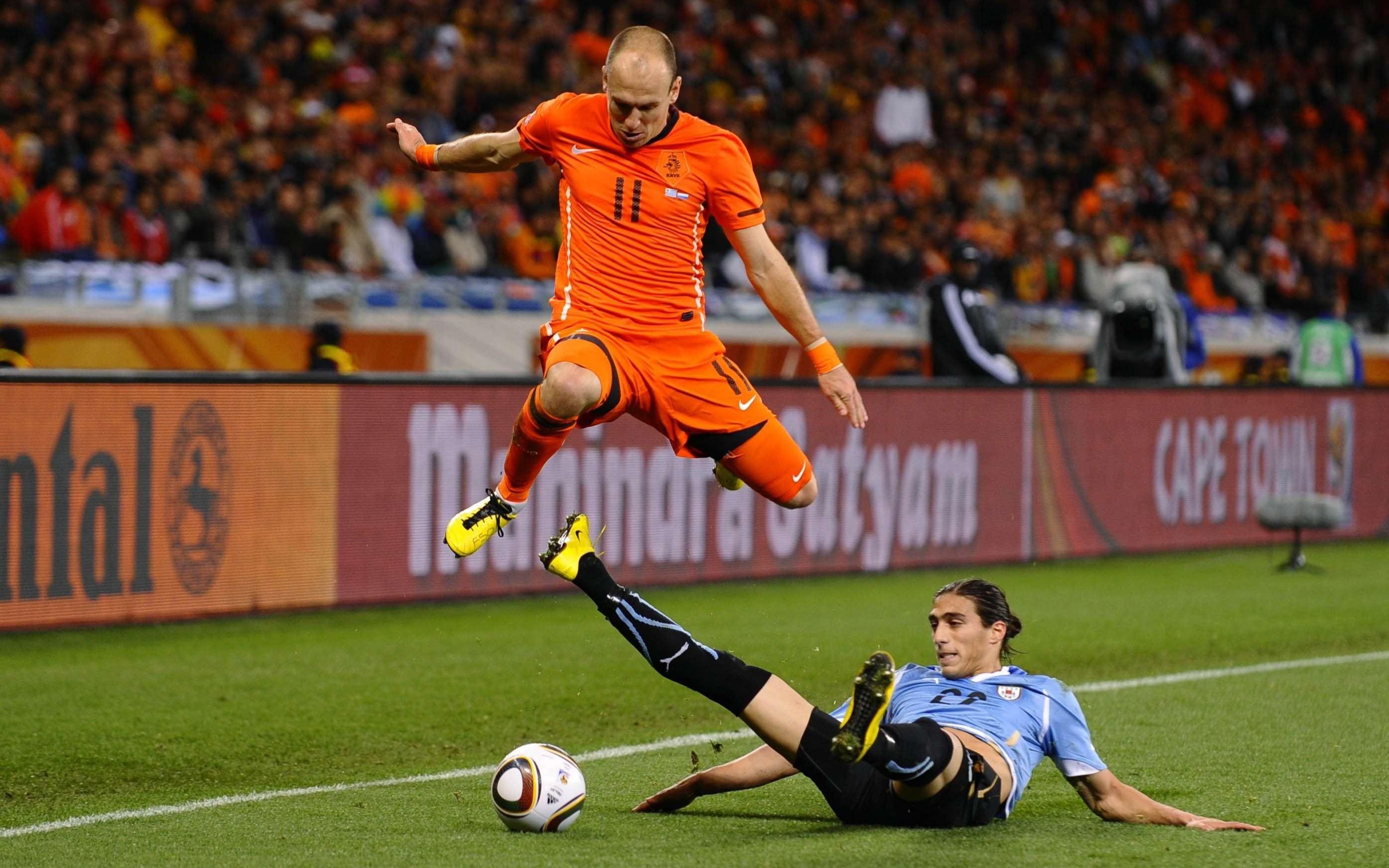 开云体育在线-足球比赛中的精彩进球和囧事