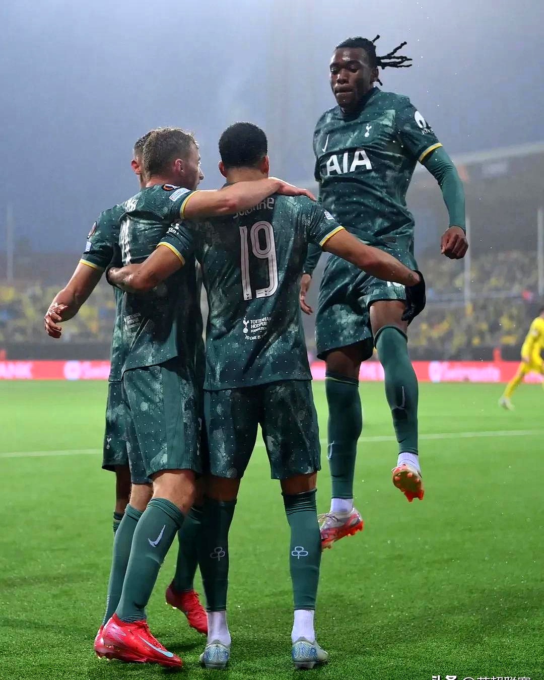 开云体育中国官网-欧预赛惊艳瞬间，球队士气高涨势不可挡的简单介绍