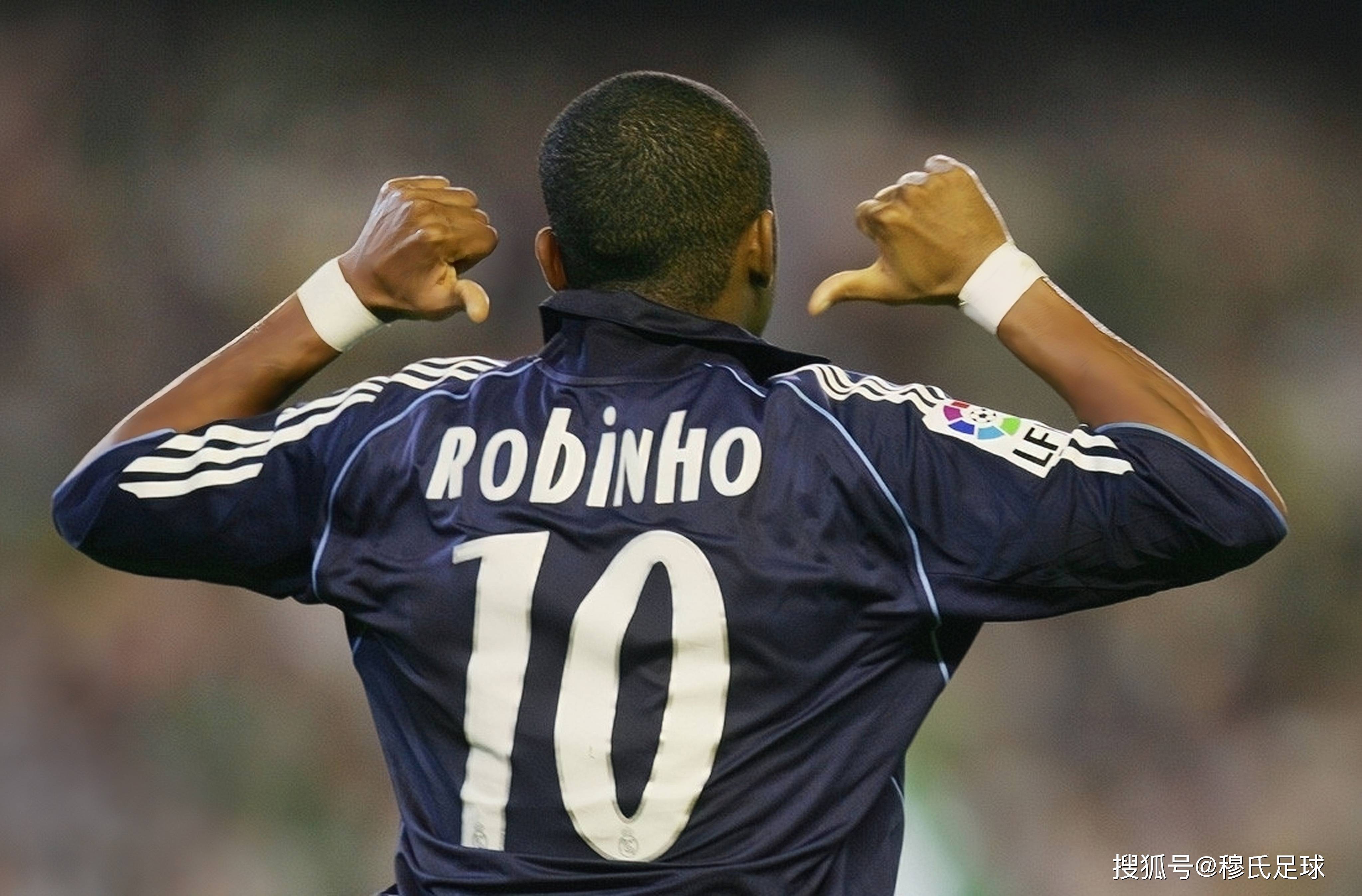 足球明星们展现出色技术表现