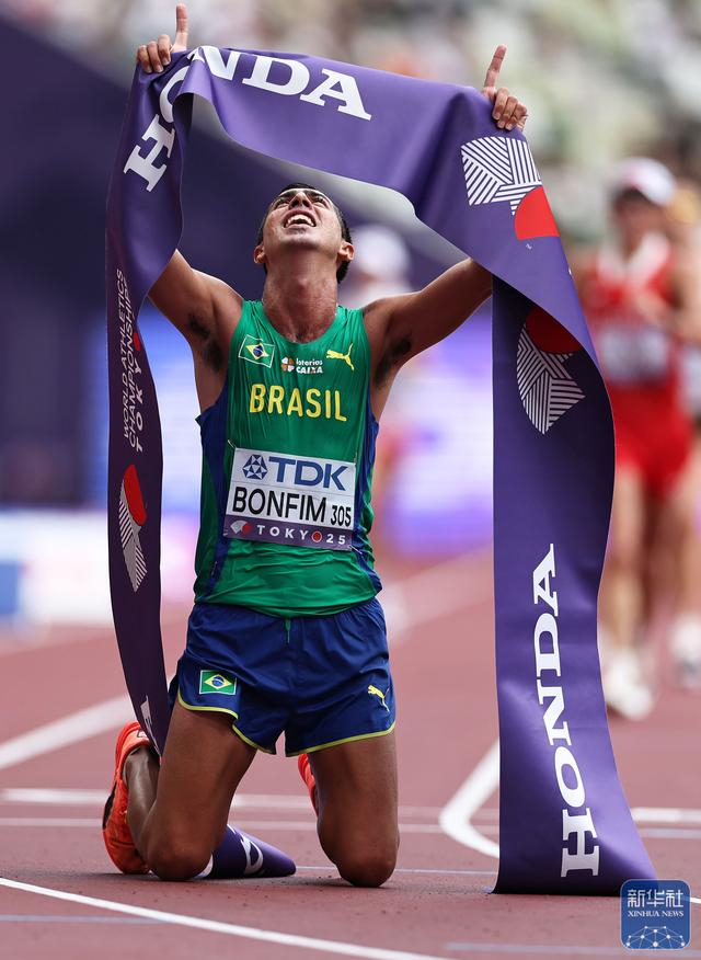 开云体育网页版入口-阿尔及利亚田径选手突破个人极限，创造佳绩的简单介绍