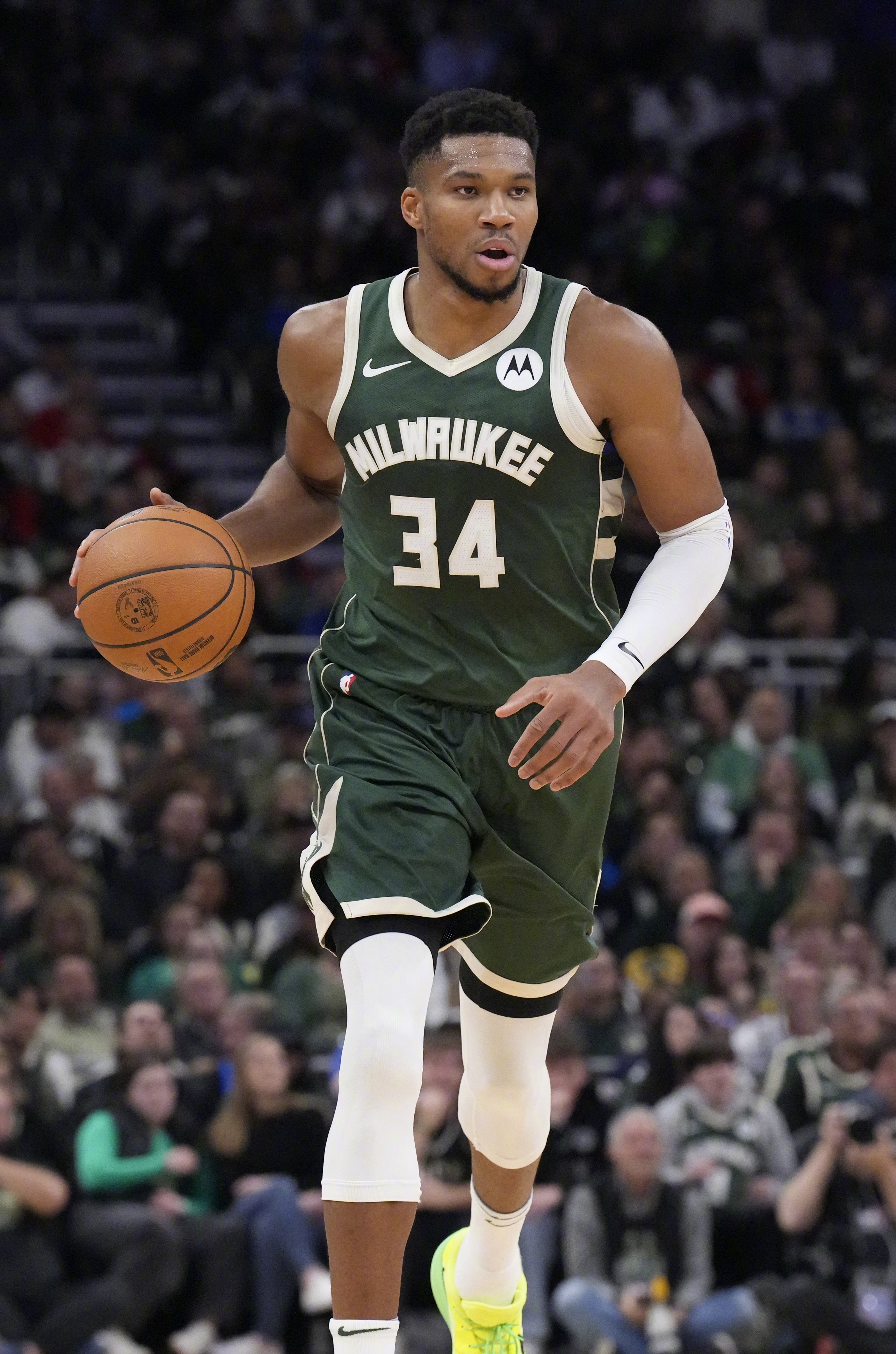 开拓者队击败雄鹿队，取得连胜